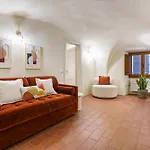 Ad Borgo Santi Apostoli, Firenze