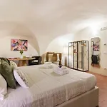 Ad Borgo Santi Apostoli, Apartman