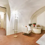 Ad Borgo Santi Apostoli, Apartman *