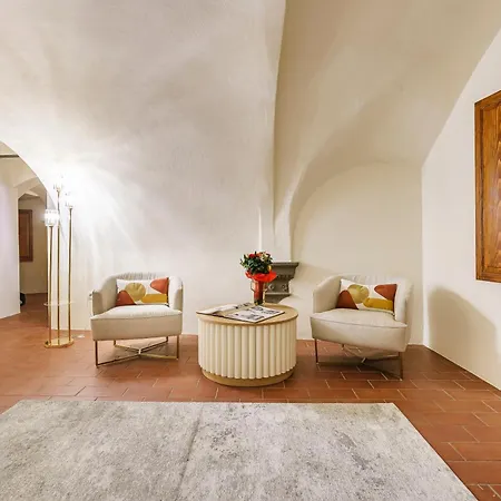 Ad Borgo Santi Apostoli, *